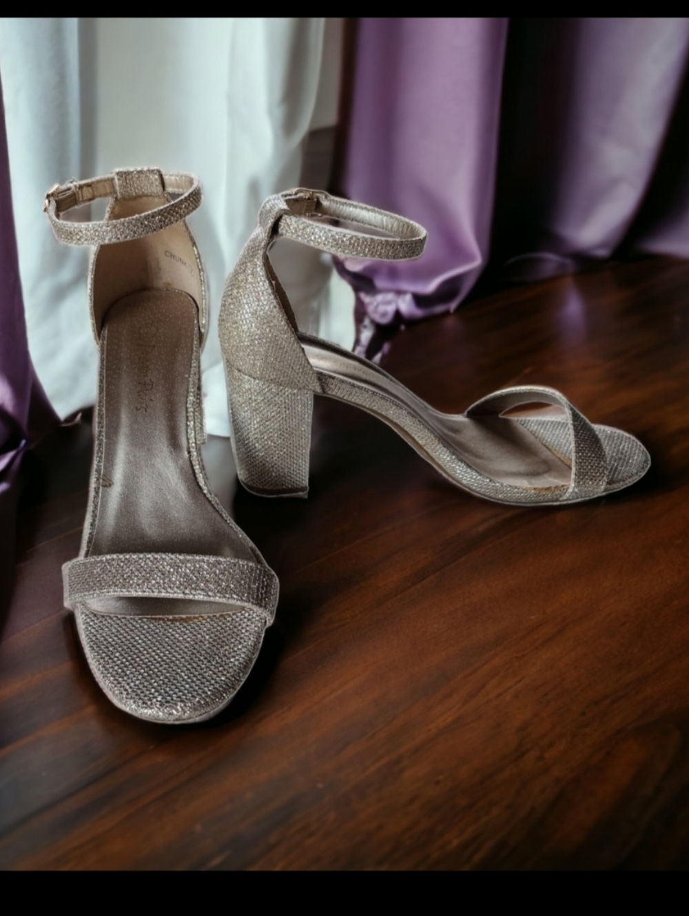 DREAM PAIRS ( 7 )CHUNK GOLD GLITTER BLOCK HEEL